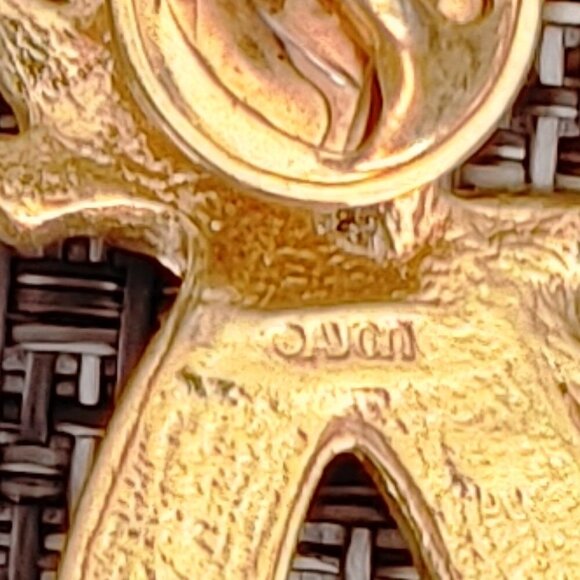 Vintage Breast Cancer Care Ribbon Pin/Brooch - Avon - Picture 3 of 3